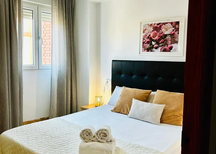 Daire Travel Habitat Jardines De Viveros Valensiya