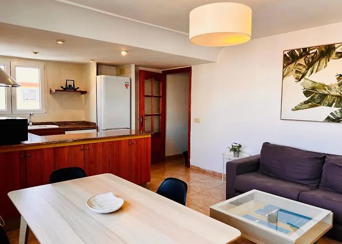 Travel Habitat Jardines De Viveros Valensiya